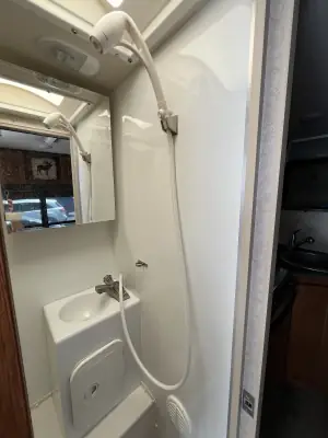 2017 Lance 865 TRUCK CAMPER photo 24
