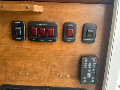 2017 Lance 865 TRUCK CAMPER photo 30