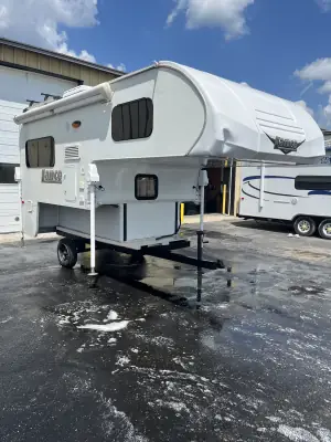 2017 Lance 865 TRUCK CAMPER