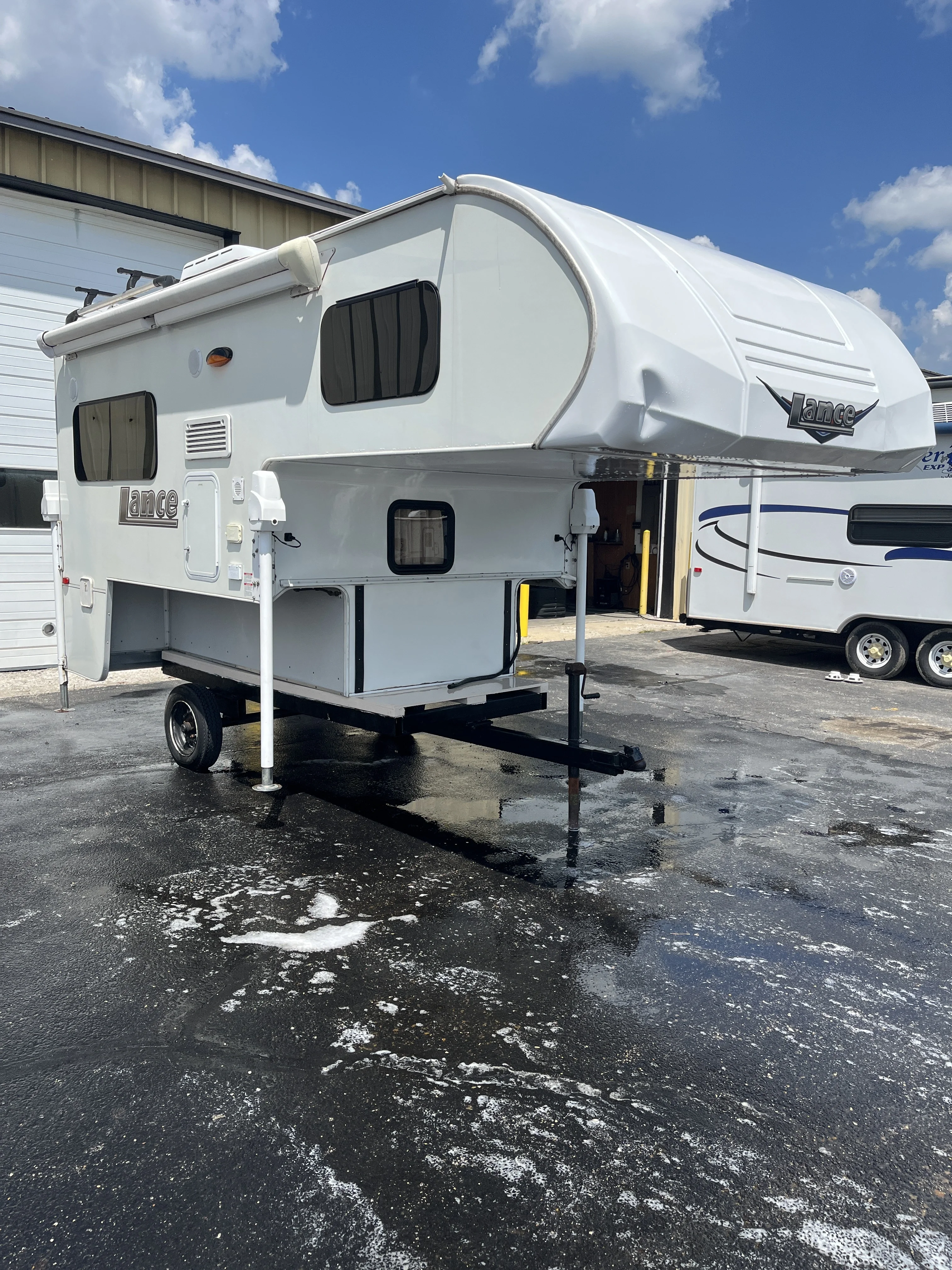 2017 Lance 865 TRUCK CAMPER exterior