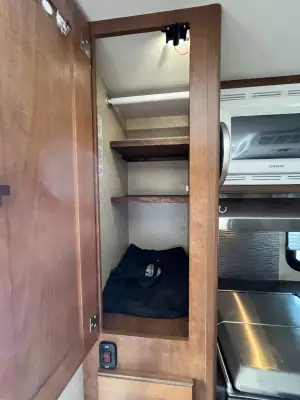2017 Lance 865 TRUCK CAMPER photo 29