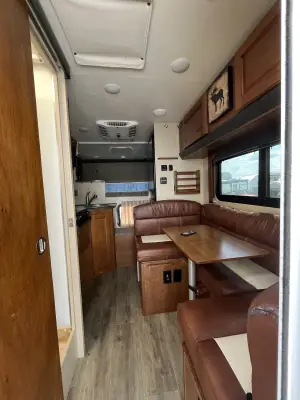 2017 Lance 865 TRUCK CAMPER photo 10