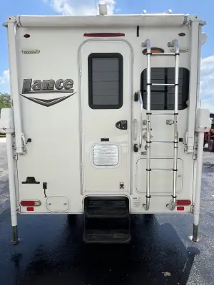 2017 Lance 865 TRUCK CAMPER photo 6
