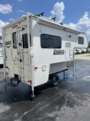 2017 Lance 865 TRUCK CAMPER photo 5