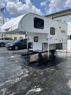 2017 Lance 865 TRUCK CAMPER photo 3