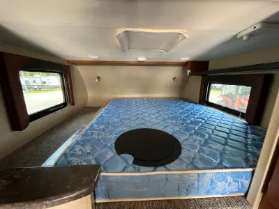 2017 Lance 865 TRUCK CAMPER photo 17