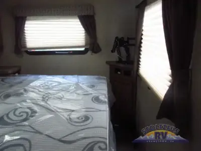 2018 Forest River Flagstaff Micro Lite 25FKS photo 14