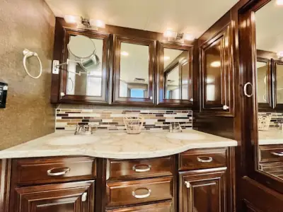2017 Thor Motor Coach TUSCANY 45AT photo 13
