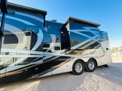 2017 Thor Motor Coach TUSCANY 45AT photo 4