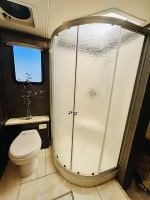 2017 Thor Motor Coach TUSCANY 45AT photo 12
