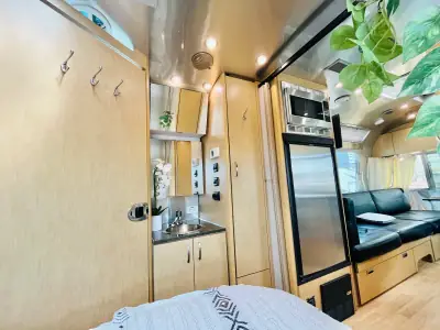 2016 Airstream FLYING CLOUD 23D photo 9