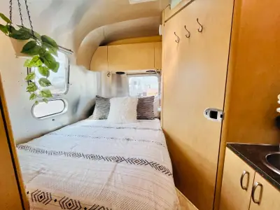 2016 Airstream FLYING CLOUD 23D photo 6