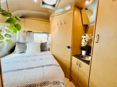 2016 Airstream FLYING CLOUD 23D photo 7