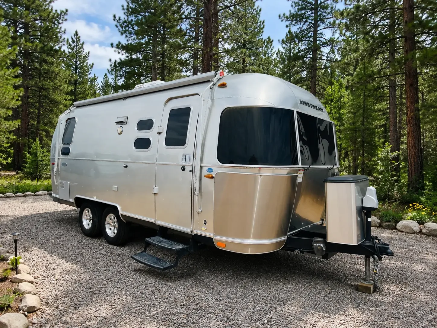 2016 Airstream FLYING CLOUD 23D exterior