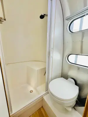2016 Airstream FLYING CLOUD 23D photo 8