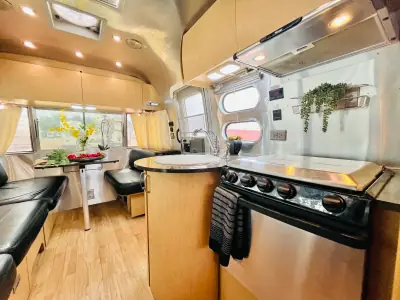 2016 Airstream FLYING CLOUD 23D photo 12