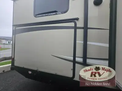 2017 Coachmen Freedom Express 320BHDS photo 7