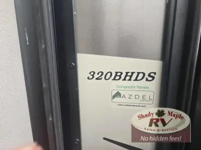 2017 Coachmen Freedom Express 320BHDS photo 9