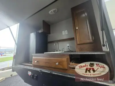 2017 Coachmen Freedom Express 320BHDS photo 18