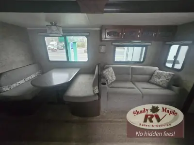 2017 Coachmen Freedom Express 320BHDS photo 20