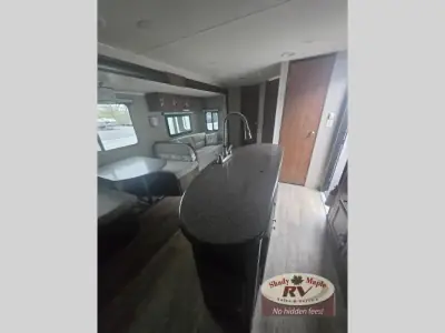 2017 Coachmen Freedom Express 320BHDS photo 11