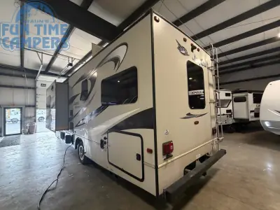 2015 Jayco GREYHAWK 31 FS photo 4