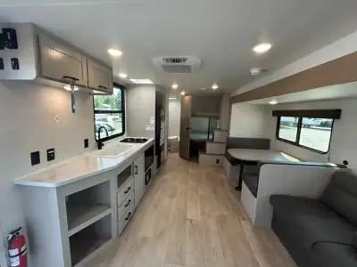 2027 Jayco Jay Flight 270BHS SPORT EDITION photo 5