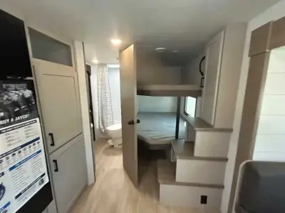 2027 Jayco Jay Flight 270BHS SPORT EDITION photo 12