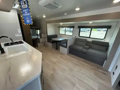 2027 Jayco Jay Flight 270BHS SPORT EDITION photo 9