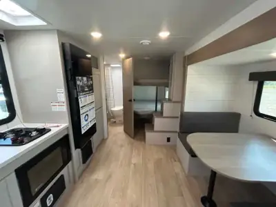 2027 Jayco Jay Flight 270BHS SPORT EDITION photo 4