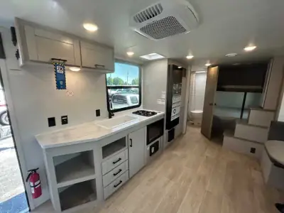 2027 Jayco Jay Flight 270BHS SPORT EDITION photo 6