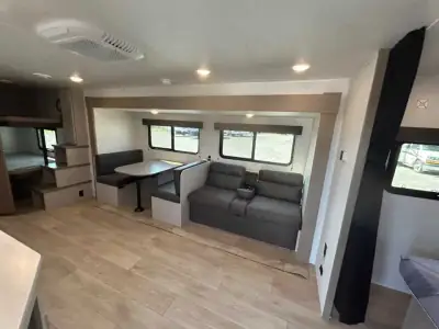 2027 Jayco Jay Flight 270BHS SPORT EDITION photo 10