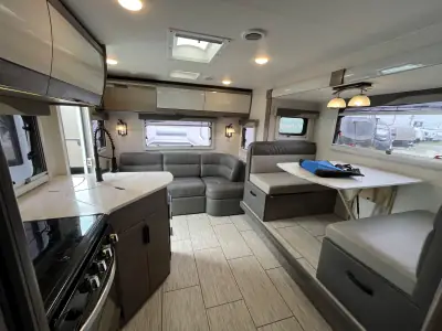 2022 Lance 2375 photo 38