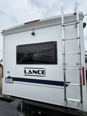 2022 Lance 2375 photo 6