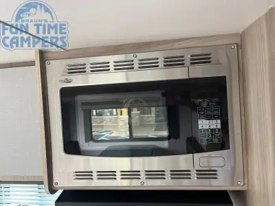 2021 Winnebago MICRO MINNIE 2108DS photo 18