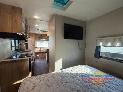 2018 Coachmen RV Freedom Express photo 16