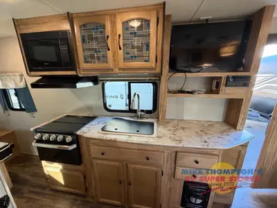 2018 Coachmen RV Freedom Express photo 19