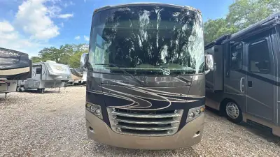 2015 Thor Motor Coach Miramar 34.2 photo 2