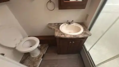 2015 Thor Motor Coach Miramar 34.2 photo 23