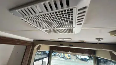 2015 Thor Motor Coach Miramar 34.2 photo 48