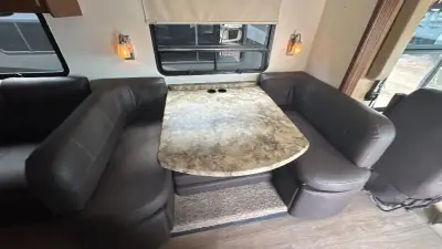 2015 Thor Motor Coach Miramar 34.2 photo 47