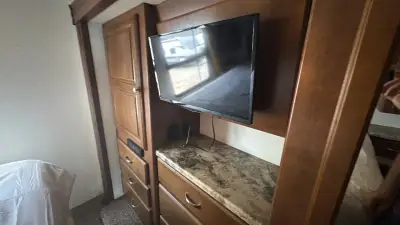 2015 Thor Motor Coach Miramar 34.2 photo 34