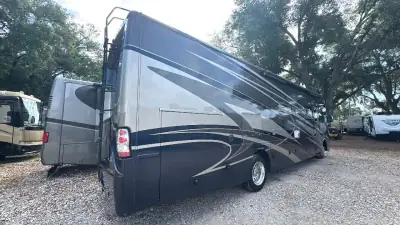 2015 Thor Motor Coach Miramar 34.2 photo 6