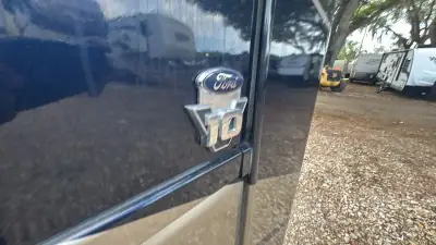 2015 Thor Motor Coach Miramar 34.2 photo 9
