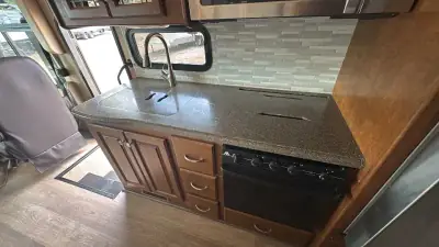 2015 Thor Motor Coach Miramar 34.2 photo 44
