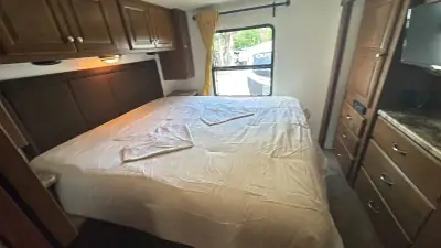 2015 Thor Motor Coach Miramar 34.2 photo 30