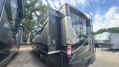 2015 Thor Motor Coach Miramar 34.2 photo 69