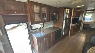 2015 Thor Motor Coach Miramar 34.2 photo 20