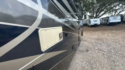 2015 Thor Motor Coach Miramar 34.2 photo 75