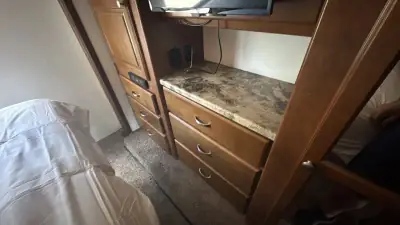 2015 Thor Motor Coach Miramar 34.2 photo 35